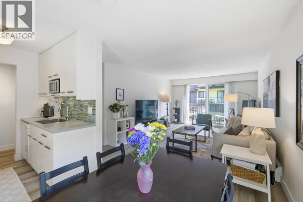 203 270 W 3rd Street, North Vancouver, BC V7M1G1 Photo 5