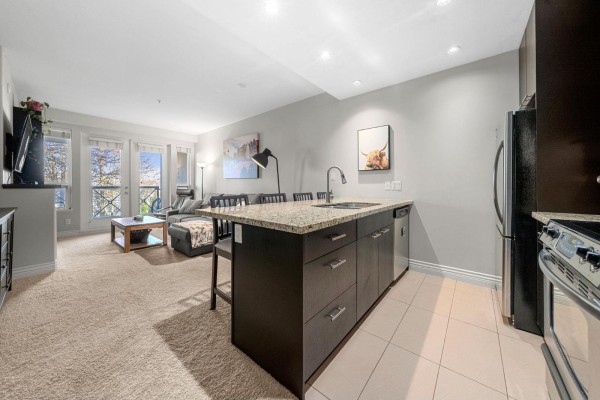 203 2970 King George Boulevard, Surrey, BC, photo 2
