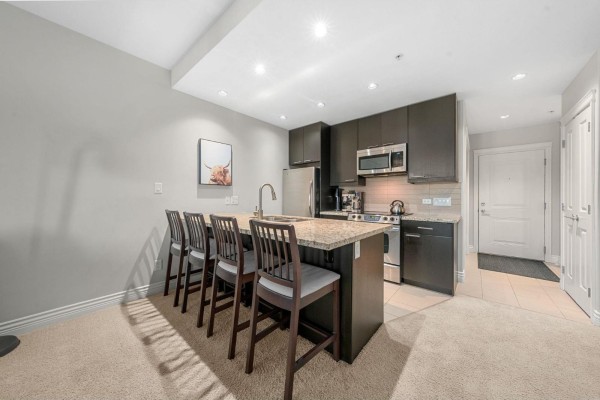 203 2970 King George Boulevard, Surrey, BC, photo 3