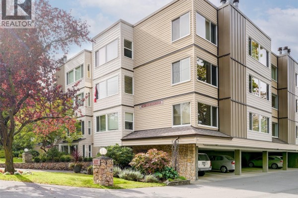 203 3260 Quadra St, Saanich