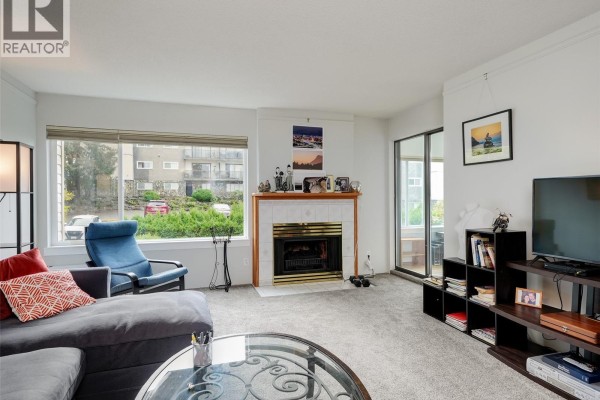 Ensuite - 203 3260 Quadra St, Saanich, BC V8X1G2 Photo 3
