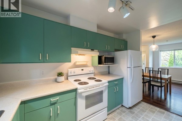 203 3720 W 8th Avenue, Vancouver, BC V6R1Z3 Photo 3