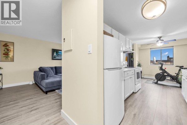 203 515 Eleventh Street, New Westminster, BC V3M4G4 Photo 2