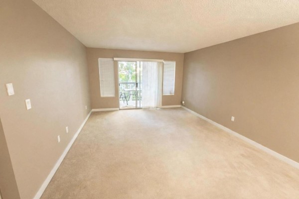 203 5664 200 Street, Langley, BC V3A1M8 Photo 4