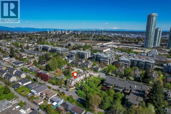 203 7159 Stride Avenue, Burnaby, BC V3N1T8 Photo 2