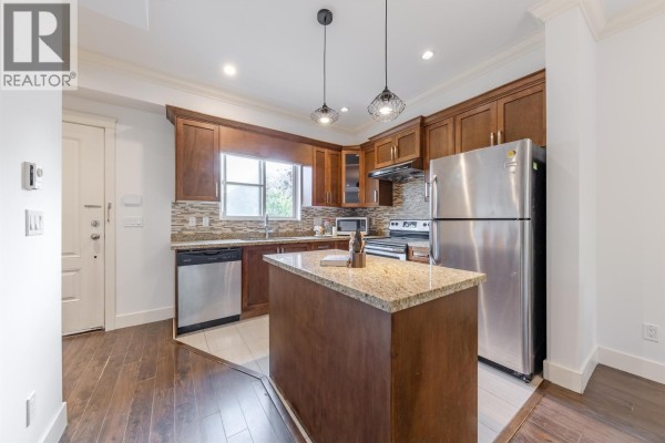 203 7159 Stride Avenue, Burnaby, BC V3N1T8 Photo 3