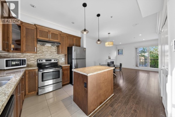 203 7159 Stride Avenue, Burnaby, BC V3N1T8 Photo 4