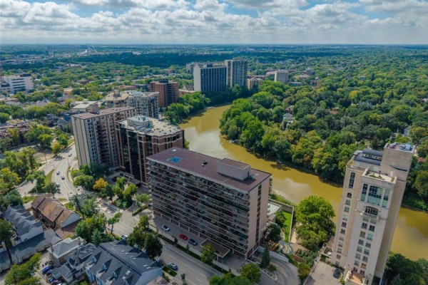 203 99 Wellington Crescent, Winnipeg