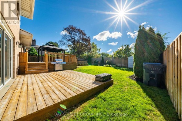 203 Cassandra Boulevard, Toronto, ON M3A1T5 Photo 2