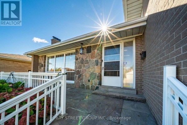 203 Cassandra Boulevard, Toronto, ON M3A1T5 Photo 4