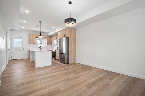 Eat in kitchen - 203 Centennial Street, Winnipeg, MB R3N1P4 Photo 3