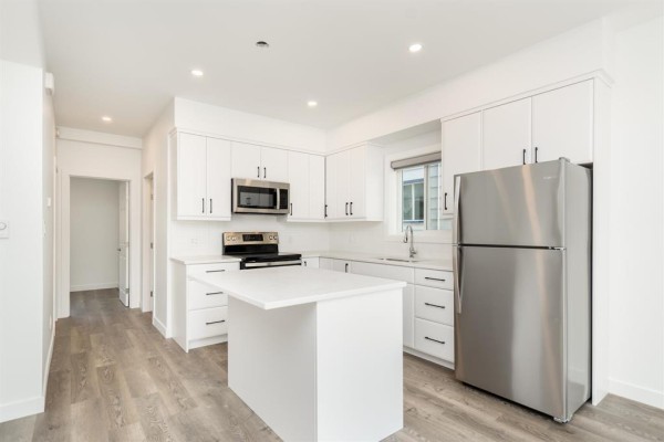Eat in kitchen - 203 Dollard Boulevard, Winnipeg, MB R2H0M6 Photo 4