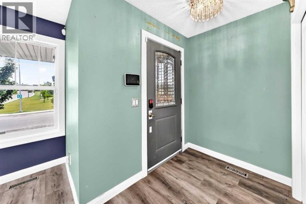 2pc Bathroom - 203 Evanston Way Nw, Calgary, AB T3P0C6 Photo 5