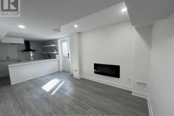 Kitchen - 203 Gardiner Drive, Bradford West Gwillimbury, ON L3Z0J5 Photo 2