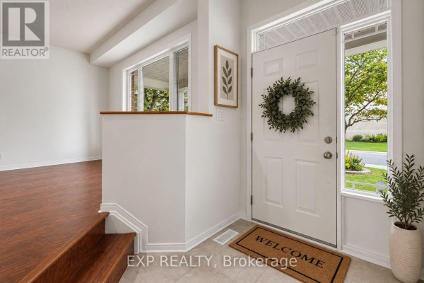 Family room - 203 Harbour View Street, Ottawa, ON K2G7B2 Photo 5
