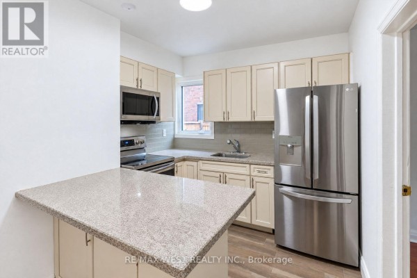 Kitchen - 203 Islington Avenue, Toronto, ON M8V3B8 Photo 4