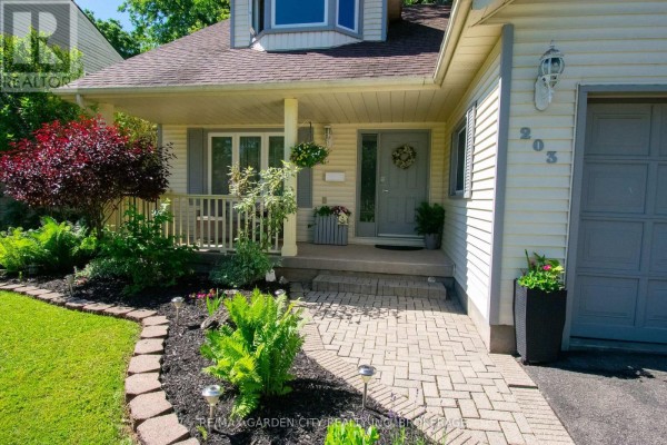 Laundry room - 203 Leaside Drive, Welland, ON L3C6N4 Photo 4