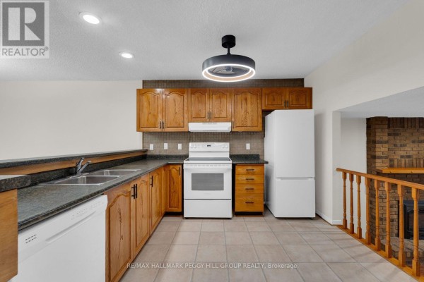 Kitchen - 203 Little Avenue, Barrie, ON L4N6L1 Photo 2