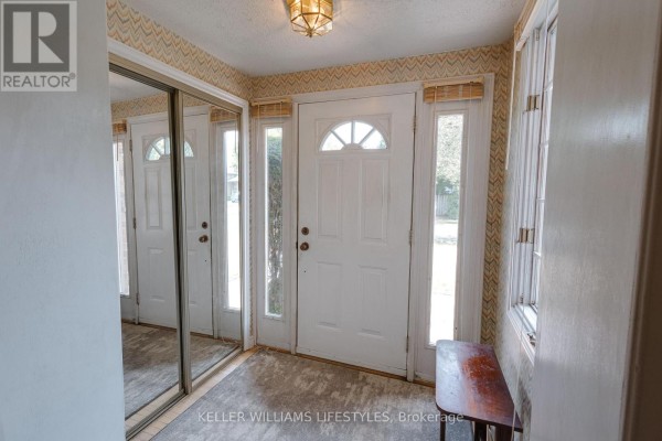 Family room - 203 Mcmaster Court, London South, ON N6K1J8 Photo 4
