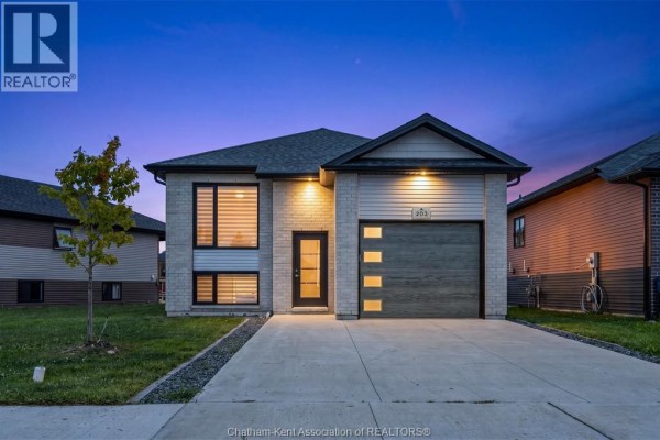 3pc Bathroom - 203 Moonstone Crescent, Chatham, ON N7M0S1 Photo 2