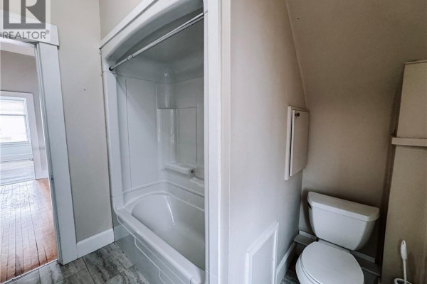 4pc Bathroom - 203 Mountain Road, Moncton, NB E1C2L5 Photo 5