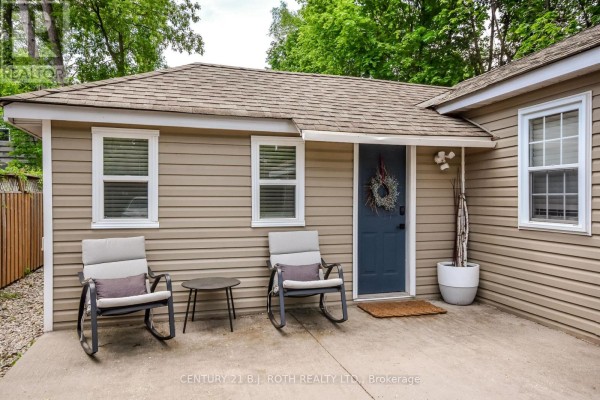 Bedroom 3 - 203 Southview Road, Barrie, ON L4N3X6 Photo 5