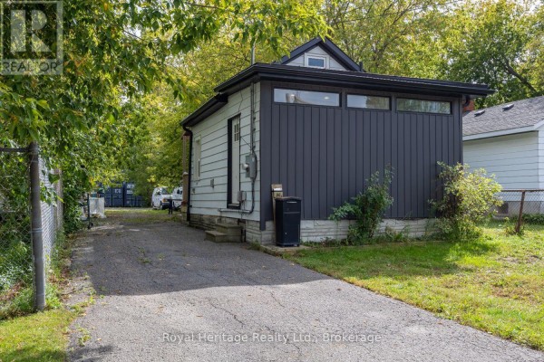 203 Valencia Road, Oshawa, ON L1J1P2 Photo 3