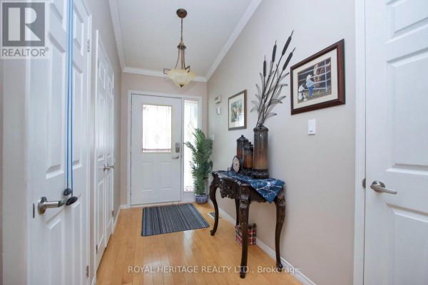 Foyer - 203 Wilmot Trail, Clarington, ON L1B1A9 Photo 4