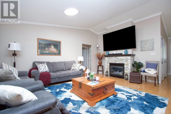 Den - 203 Wilmot Trail, Clarington, ON L1B1A9 Photo 5