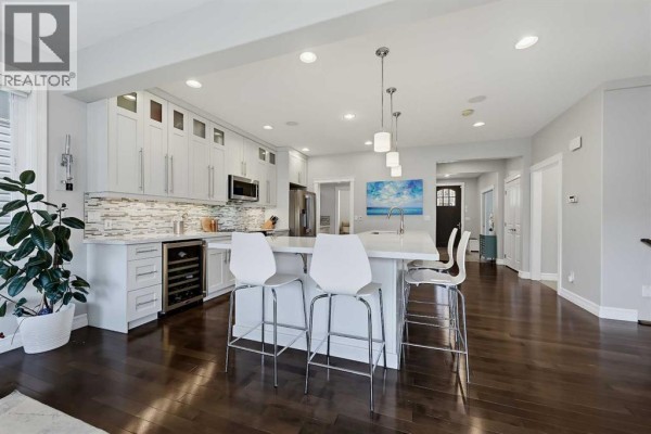 Dining room - 2030 25 Street Sw, Calgary, AB T3E1X2 Photo 5