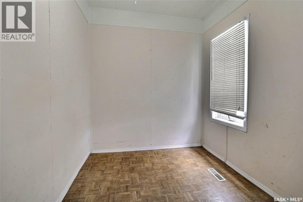 Kitchen - 2030 Queen Street, Regina, SK S4T4C1 Photo 5