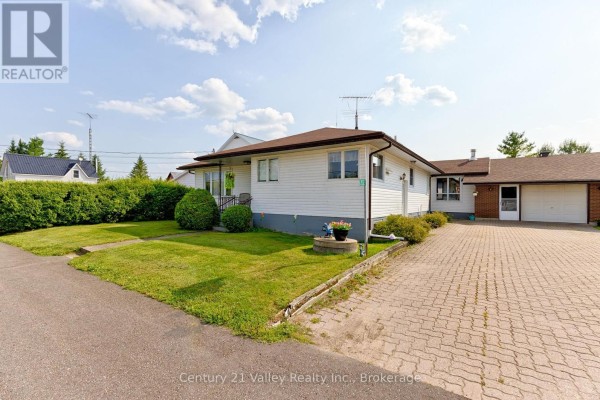 2032 Foresters Falls Road, Whitewater Region, ON, photo 2
