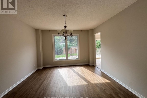 Family room - 2034 Oxford Avenue, Oakville, ON L6H4K7 Photo 4