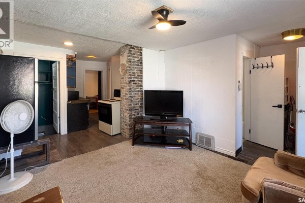 Kitchen - 2034 Quebec Street, Regina, SK S4P1J9 Photo 4