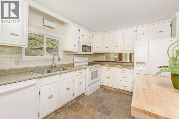 Laundry room - 2036 Solsqua-sicamous Road Unit# 8, Sicamous, BC V0E2V4 Photo 4