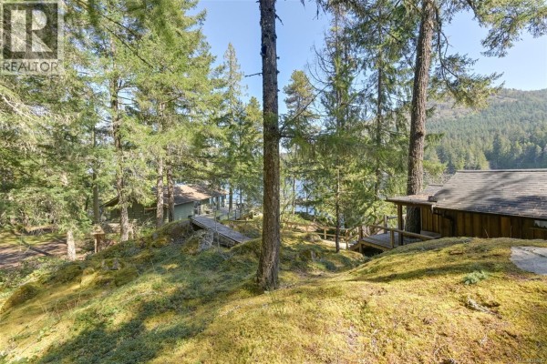 Living room - 2037 Ida Ave, Shawnigan Lake, BC V0R2W3 Photo 3