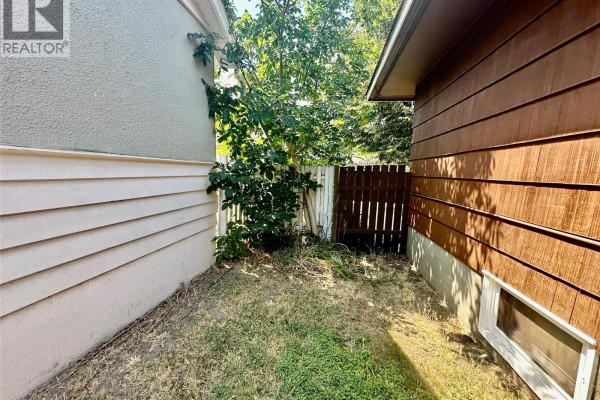 Primary Bedroom - 2038 Richter Street, Kelowna, BC V1Y2N5 Photo 5
