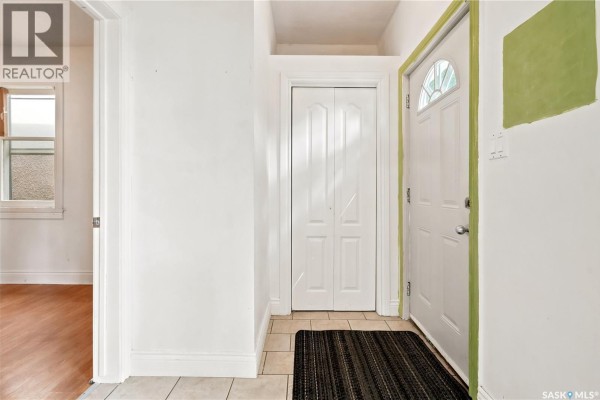 Dining room - 2038 Toronto Street, Regina, SK S4P1N1 Photo 3