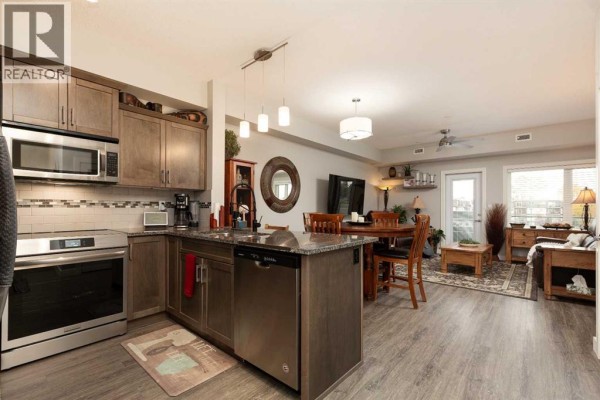 Living room - 204, 173 Fairmont Boulevard S, Lethbridge, AB T1K7G4 Photo 3