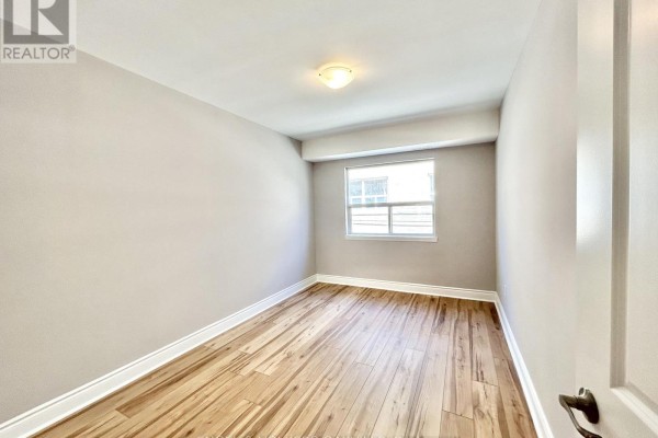204 - 11 Thirty Third Street, Toronto, ON M8W3G7 Photo 5