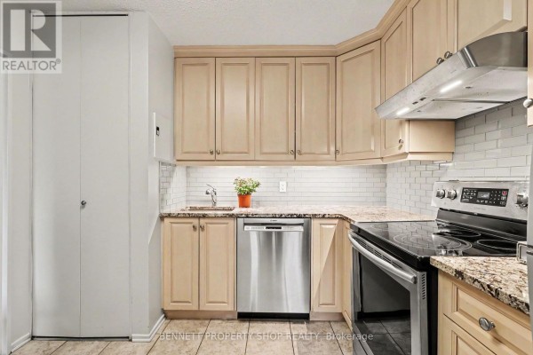 Kitchen - 204 - 1285 Cahill Drive, Ottawa, ON K1V9A7 Photo 4