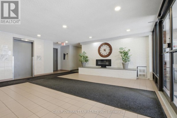 Kitchen - 204 - 131 Taunton Road E, Oshawa, ON L1G3T8 Photo 4