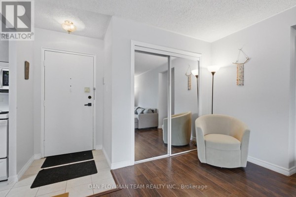 Living room - 204 - 131 Taunton Road E, Oshawa, ON L1G3T8 Photo 5