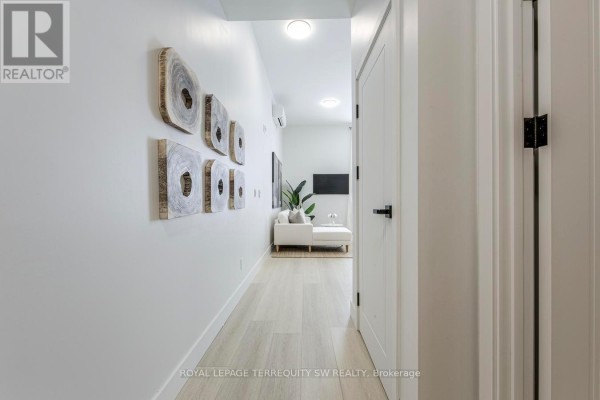 Living room - 204 - 145 Clapperton Street, Barrie, ON L4M3G3 Photo 4