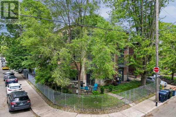 204 - 15 Glen Manor Drive, Toronto, ON M4E2X3 Photo 5