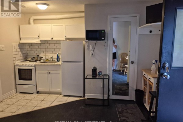 Bathroom - 204 - 158 Dowling Avenue, Toronto, ON M6K3A6 Photo 4