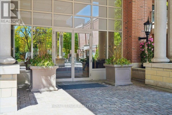 Primary Bedroom - 204 - 20 Burkebrook Place, Toronto, ON M4G0A1 Photo 4