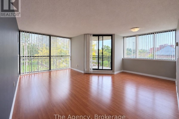 Kitchen - 204 - 2200 Sherobee Road, Mississauga, ON L5A3Y3 Photo 2