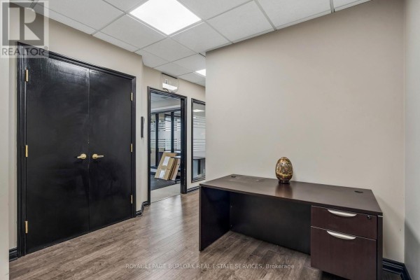 204 - 2904 South Sheridan Way, Oakville, ON L6J7L7 Photo 4