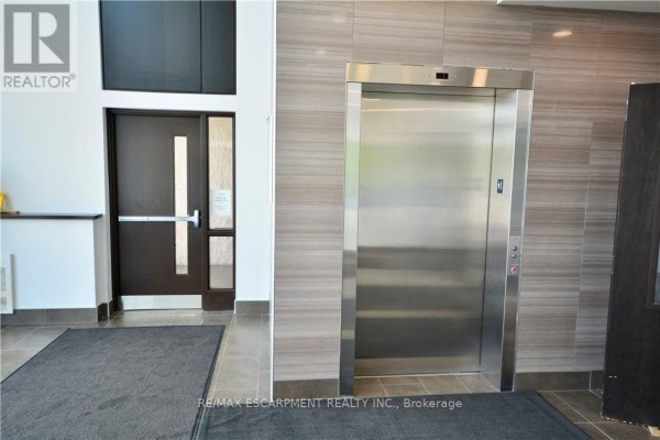 204 - 325 Winterberry Drive, Hamilton, ON L8J0B6 Photo 5